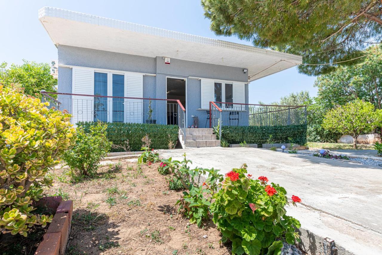 Doukas House With Vineyard, Artemis Apartament *